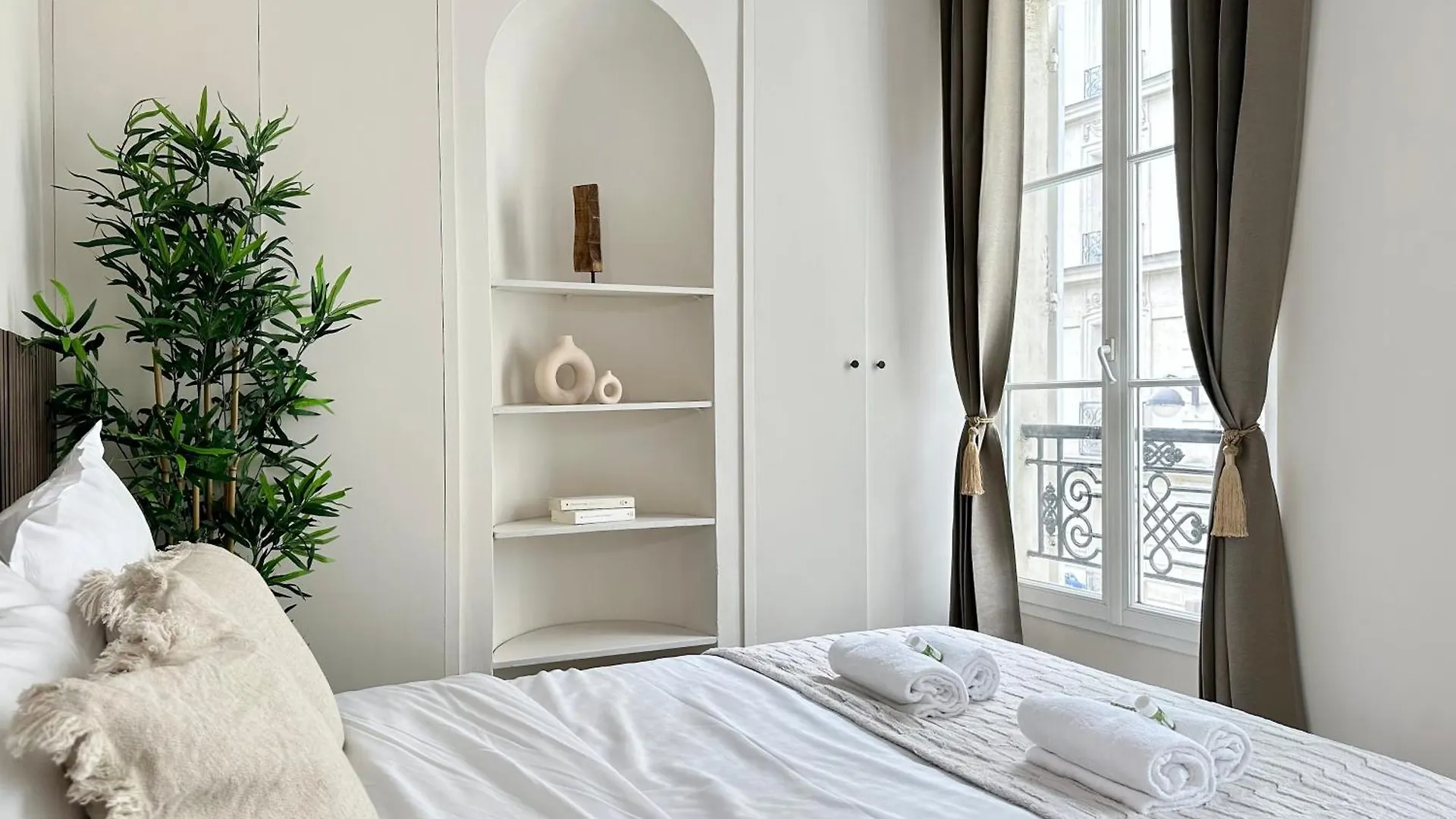 Charming With Eiffel Tower View Apartment *