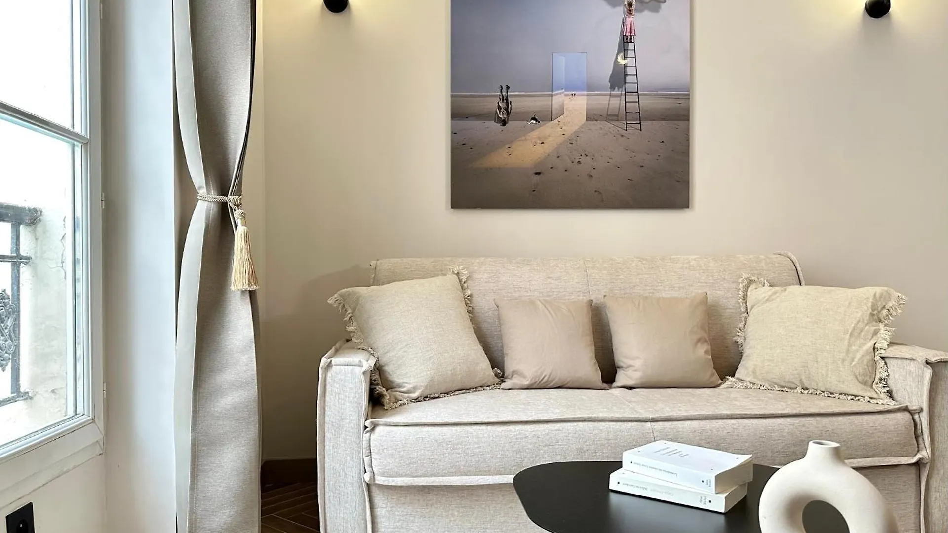 Charming With Eiffel Tower View Apartment