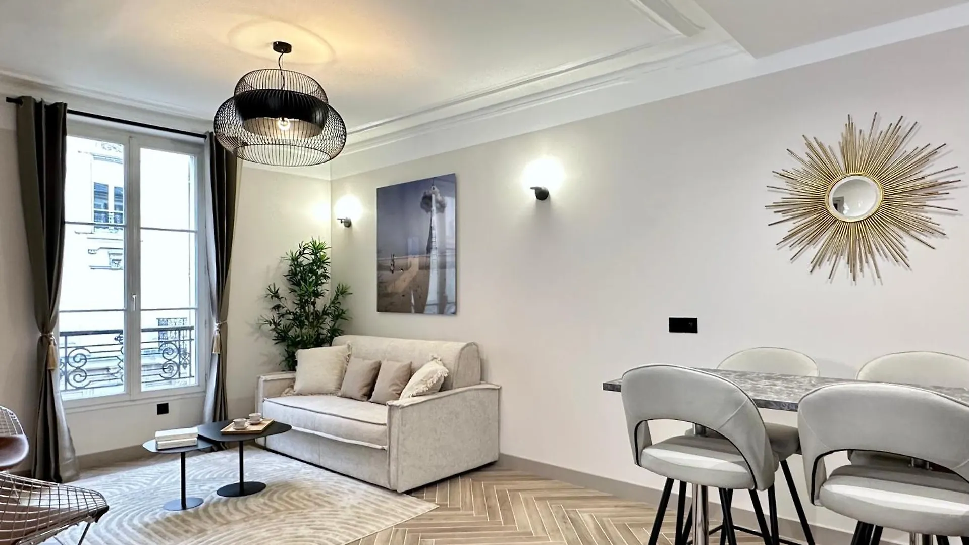 Апартаменты Charming With Eiffel Tower View Париж