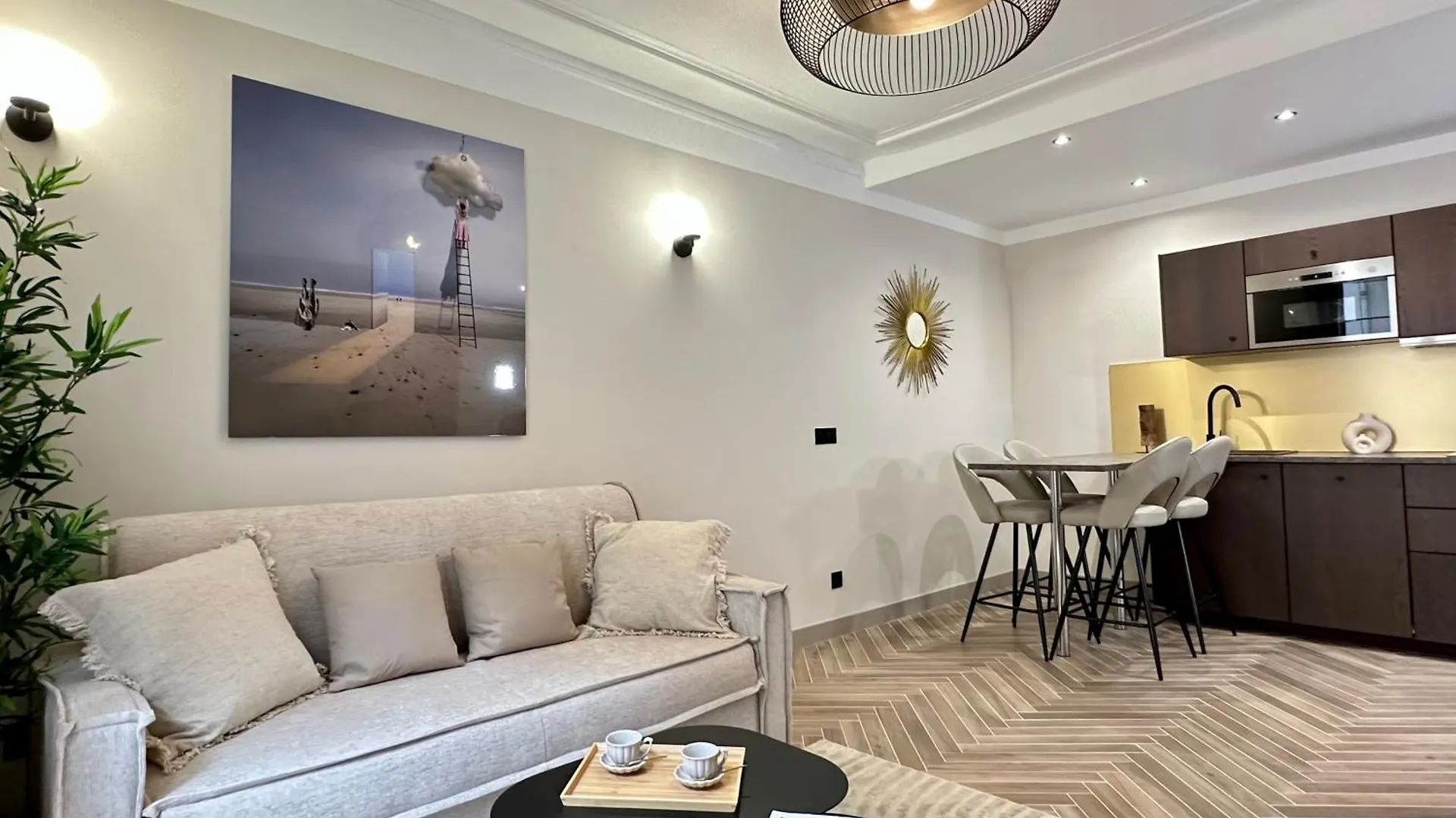 Charming With Eiffel Tower View *